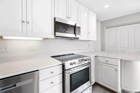 Kitchen - 79 Old Kellogg Rd, Cincinnati, OH 45255 photo 6 of 6