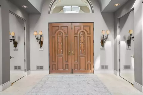 Entry Way - 79 Old Kellogg Rd, Cincinnati, OH 45255 photo 1 of 3