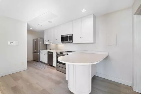 Kitchen - 79 Old Kellogg Rd, Cincinnati, OH 45255 photo 5 of 6