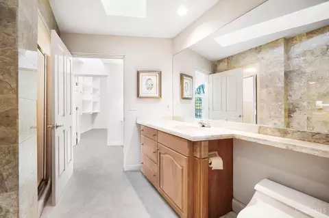 Bath - 79 Old Kellogg Rd, Cincinnati, OH 45255 photo 6 of 8