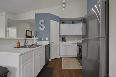Kitchen - 5461 Michelles Oak Ct #L, Cincinnati, OH 45248 photo 1 of 3