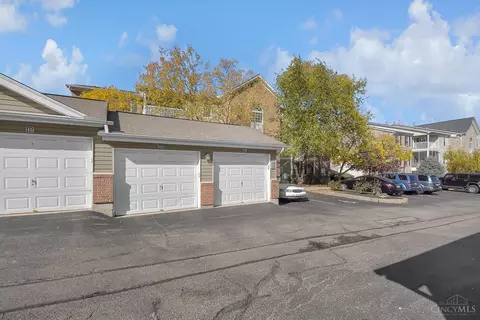 Exterior - 5461 Michelles Oak Ct #L, Cincinnati, OH 45248 photo 6 of 7