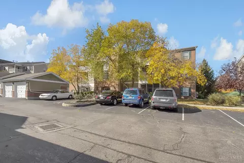 Exterior - 5461 Michelles Oak Ct #L, Cincinnati, OH 45248 photo 5 of 7