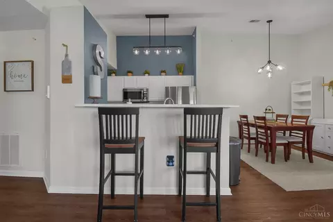 Dining - 5461 Michelles Oak Ct #L, Cincinnati, OH 45248 photo 1 of 4