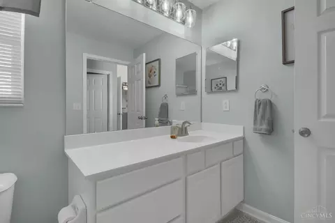 Bath - 5461 Michelles Oak Ct #L, Cincinnati, OH 45248 photo 1 of 3
