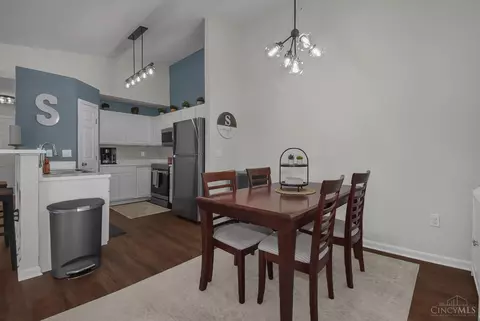 Dining - 5461 Michelles Oak Ct #L, Cincinnati, OH 45248 photo 4 of 4