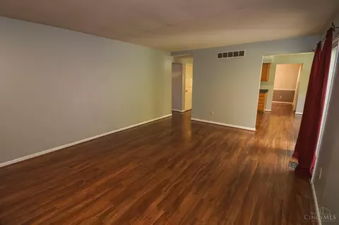 8746 Hedgerow Ln, Maineville, OH 45039 photo 13