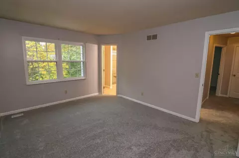 8746 Hedgerow Ln, Maineville, OH 45039 photo 14
