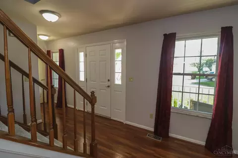 8746 Hedgerow Ln, Maineville, OH 45039 photo 3