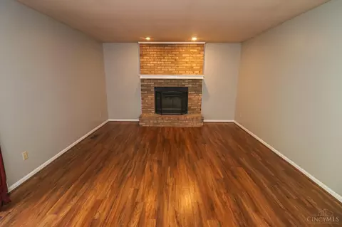 8746 Hedgerow Ln, Maineville, OH 45039 photo 11