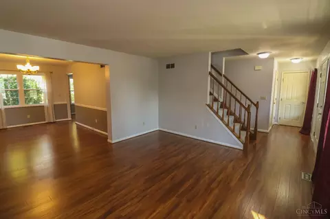 8746 Hedgerow Ln, Maineville, OH 45039 photo 4