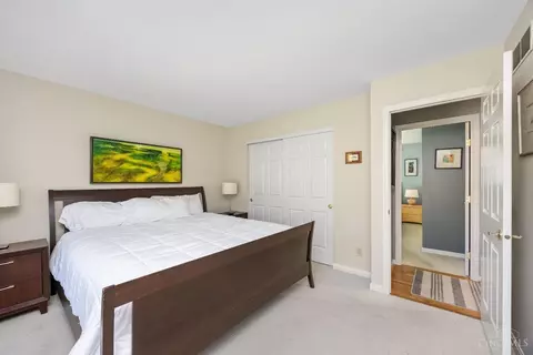 874 Eaglesknoll Ct, Cincinnati, OH 45230 photo 32