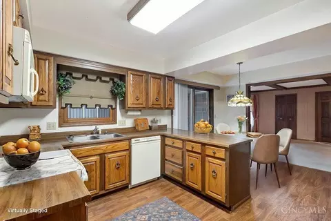 Kitchen - 12149 Heathertree Ct, Cincinnati, OH 45249 photo 5 of 5