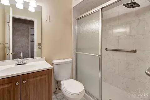 Bath - 12149 Heathertree Ct, Cincinnati, OH 45249 photo 4 of 6
