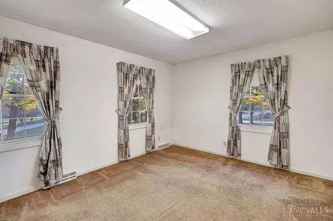 Bedroom - 12149 Heathertree Ct, Cincinnati, OH 45249 photo 6 of 9