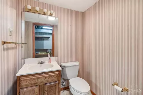 Bath - 12149 Heathertree Ct, Cincinnati, OH 45249 photo 2 of 6