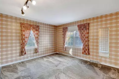 Bedroom - 12149 Heathertree Ct, Cincinnati, OH 45249 photo 8 of 9