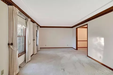 Living - 12149 Heathertree Ct, Cincinnati, OH 45249 photo 2 of 12