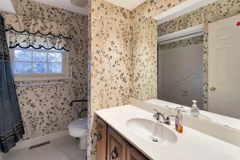 Bath - 12149 Heathertree Ct, Cincinnati, OH 45249 photo 5 of 6