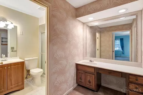 Bath - 12149 Heathertree Ct, Cincinnati, OH 45249 photo 3 of 6