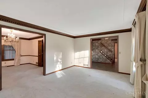 Living - 12149 Heathertree Ct, Cincinnati, OH 45249 photo 9 of 12