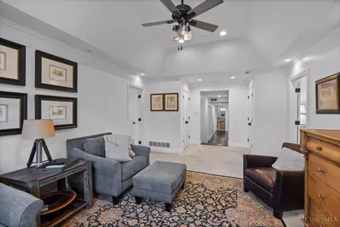 Entry Way - 7375 Cayuga Dr, Cincinnati, OH 45243 photo 3 of 7