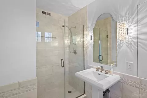 Bath - 7375 Cayuga Dr, Cincinnati, OH 45243 photo 2 of 5