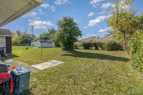 Exterior - 8727 Daly Rd, Cincinnati, OH 45231 photo 2 of 4