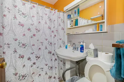 Bath - 8727 Daly Rd, Cincinnati, OH 45231 photo 1 of 1