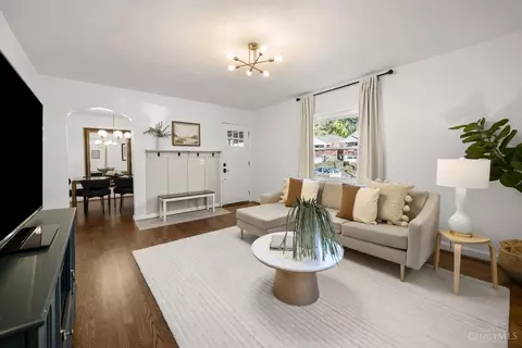 Living - 6025 Elbrook Ave, Golf Manor, OH 45237 photo 3 of 3