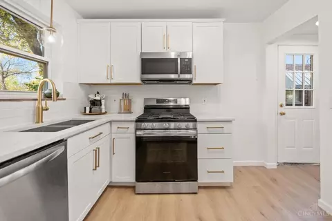 Kitchen - 6025 Elbrook Ave, Golf Manor, OH 45237 photo 2 of 4
