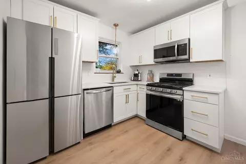 Kitchen - 6025 Elbrook Ave, Golf Manor, OH 45237 photo 1 of 4