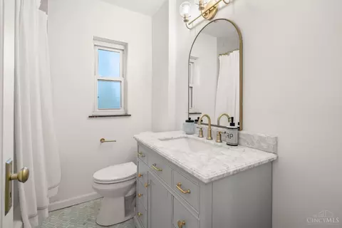 Bath - 6025 Elbrook Ave, Golf Manor, OH 45237 photo 2 of 2