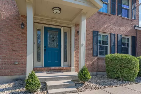 7902 Bayer Dr, West Chester, OH 45069