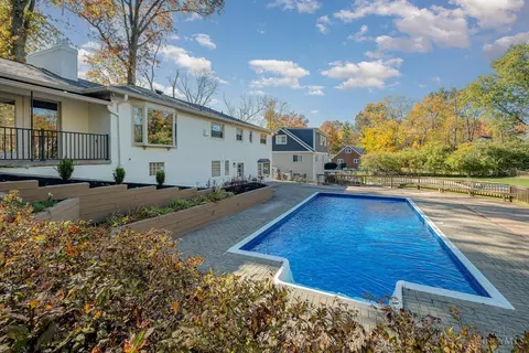 Exterior - 10158 Zig Zag Rd, Blue Ash, OH 45242 photo 5 of 11