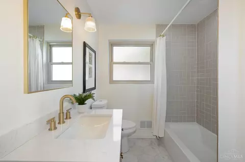 Bath - 10158 Zig Zag Rd, Blue Ash, OH 45242 photo 2 of 3