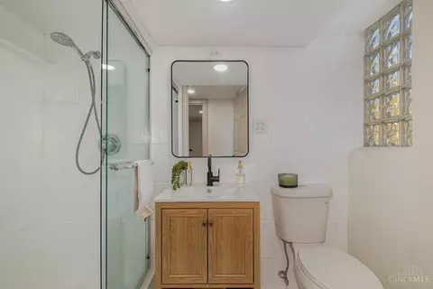 Bath - 10158 Zig Zag Rd, Blue Ash, OH 45242 photo 3 of 3