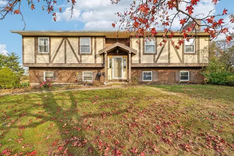 2378 Gardner Rd, Hamilton, OH 45013