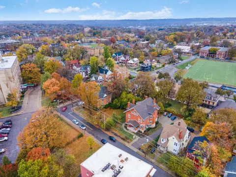 604 Maple Ave, Cincinnati, OH 45229 photo 2