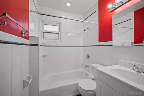 Bath - 6817 Bramble Ave, Cincinnati, OH 45227 photo 1 of 2