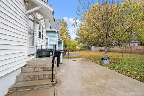Exterior - 6817 Bramble Ave, Cincinnati, OH 45227 photo 5 of 6