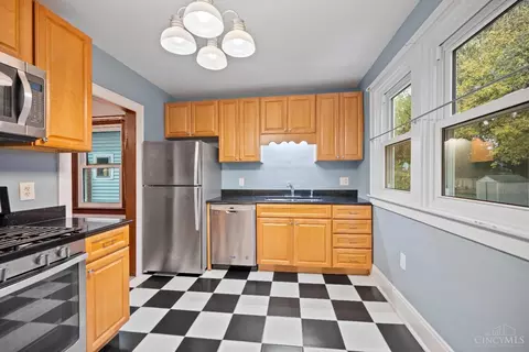 Kitchen - 6817 Bramble Ave, Cincinnati, OH 45227 photo 2 of 4