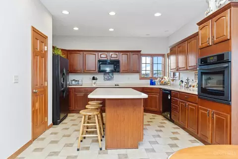 Kitchen - 14435 Klein Rd, Mount Orab, OH 45154 photo 2 of 5