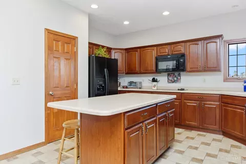 Kitchen - 14435 Klein Rd, Mount Orab, OH 45154 photo 3 of 5