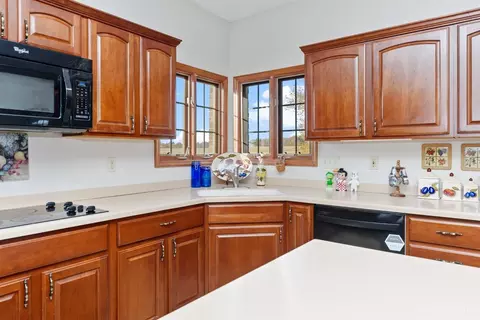 Kitchen - 14435 Klein Rd, Mount Orab, OH 45154 photo 4 of 5