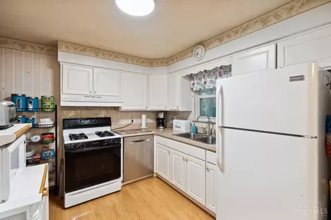 Kitchen - 269 W Crest Dr, Reading, OH 45215 photo 2 of 4