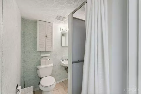 Bath - 817 Maple Dr, Reading, OH 45215 photo 4 of 4