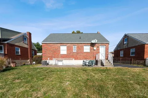 Exterior - 817 Maple Dr, Reading, OH 45215 photo 2 of 5