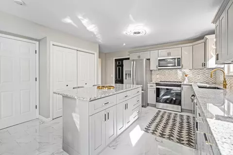 Kitchen - 3138 Ebenezer Rd, Cincinnati, OH 45248 photo 2 of 5