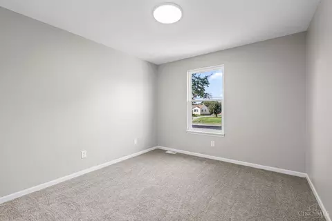 Bedroom - 3138 Ebenezer Rd, Cincinnati, OH 45248 photo 3 of 7